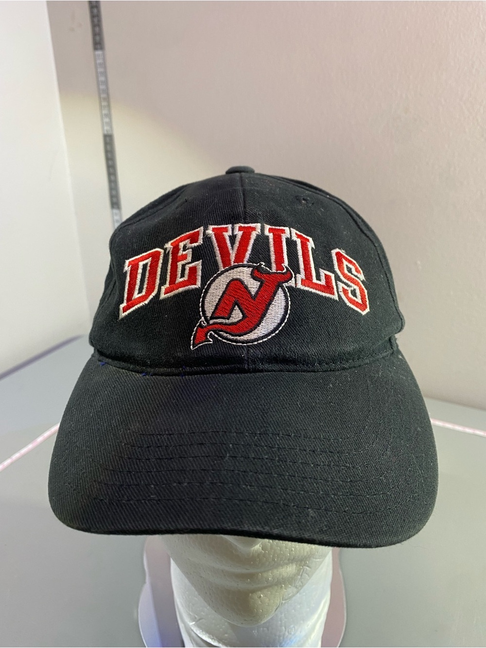 Vintage Devils New Jersey NHL Black Cap with Red Logo Patch Unisex